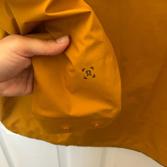 ! Lululemon Outpour Field Jacket Raincoat Men’s Size Large - Picture 6 of 7